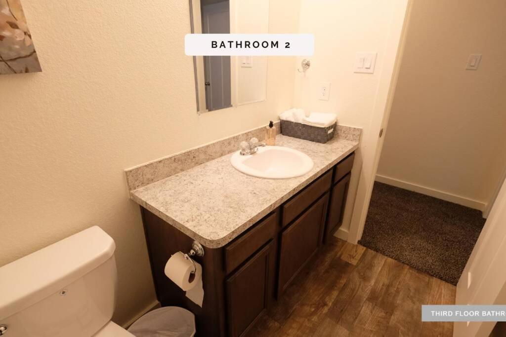 3 Story, 3 Bdrm, 4 Beds, 2 Bath, North Houston, Iah - 10B Villa Eksteriør bilde